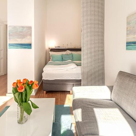 Luxurious And Bright, 5 Min To City Center Appartement Wenen Buitenkant foto