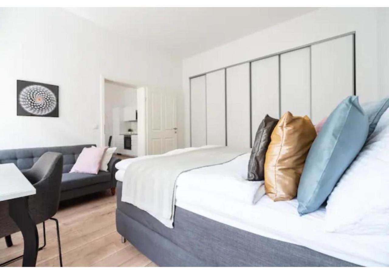 Luxurious And Bright, 5 Min To City Center Appartement Wenen Buitenkant foto