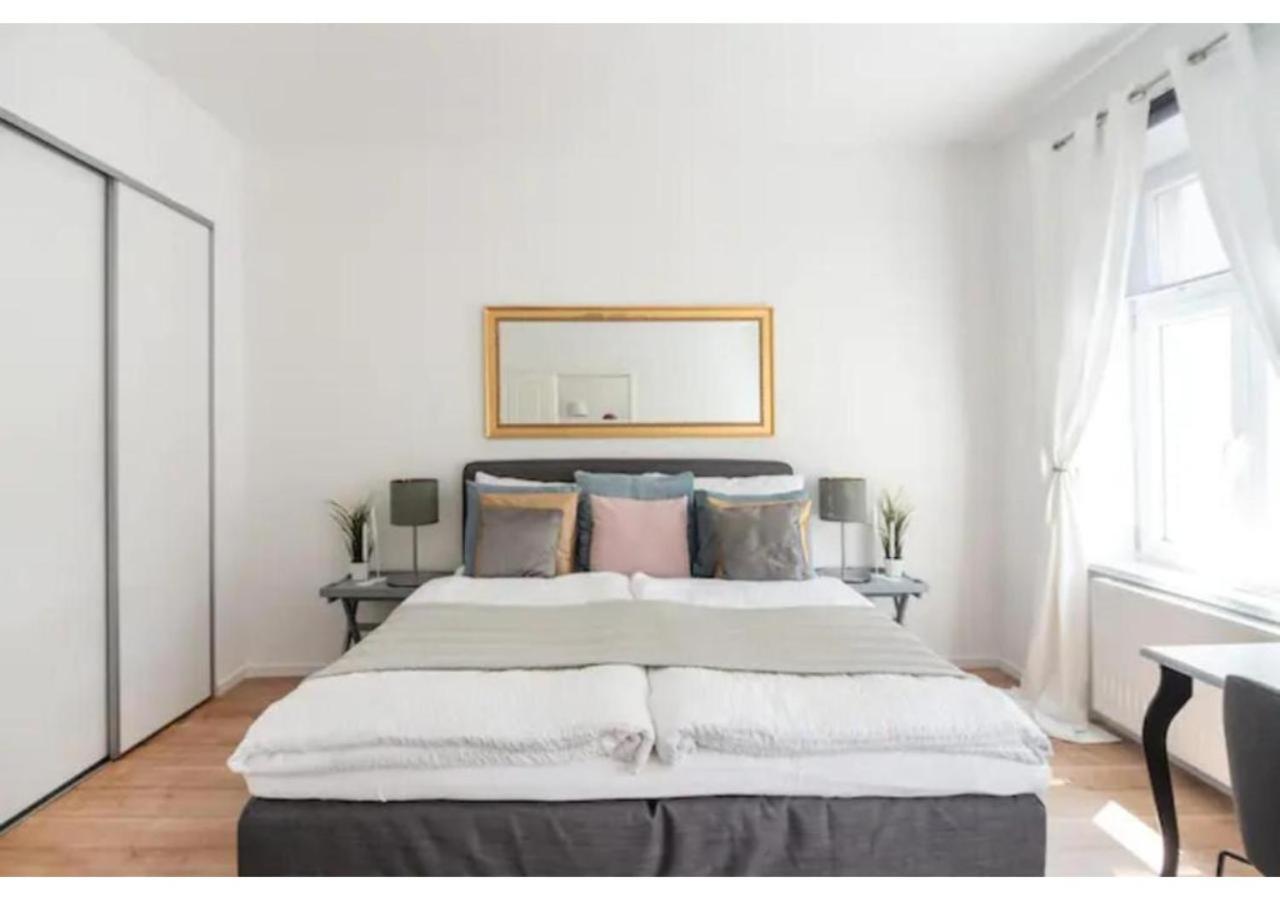 Luxurious And Bright, 5 Min To City Center Appartement Wenen Buitenkant foto