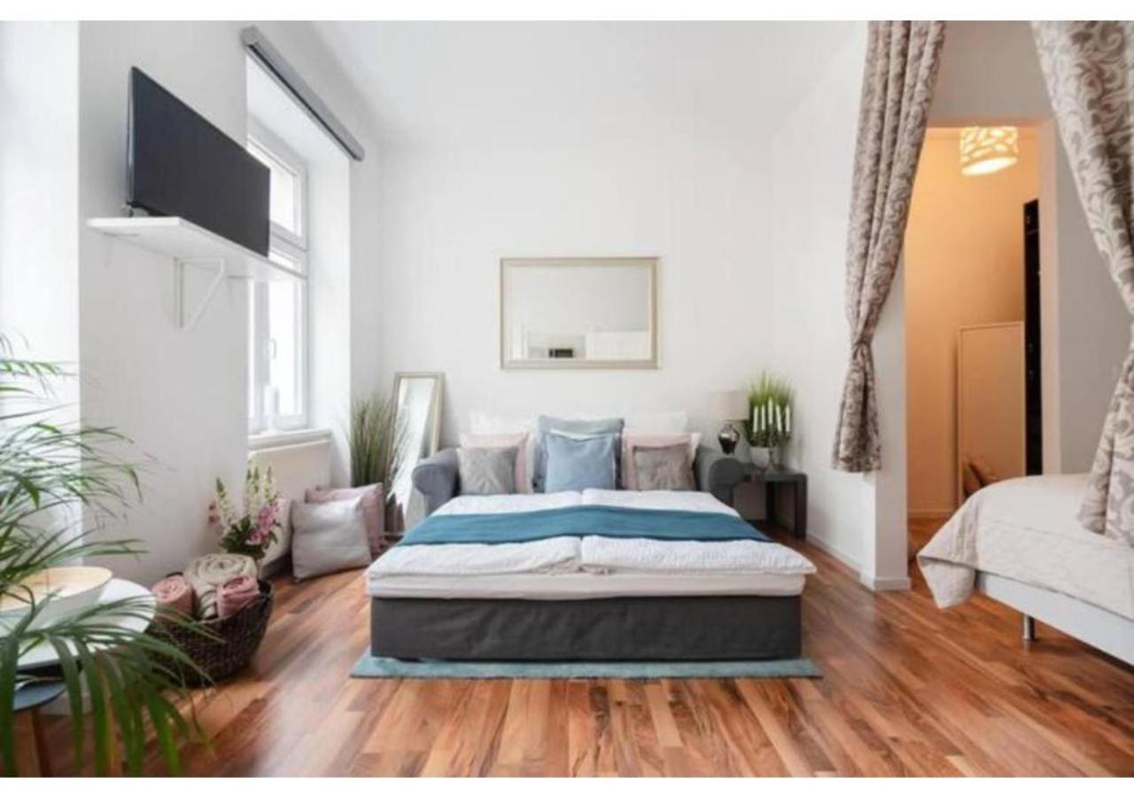 Luxurious And Bright, 5 Min To City Center Appartement Wenen Buitenkant foto