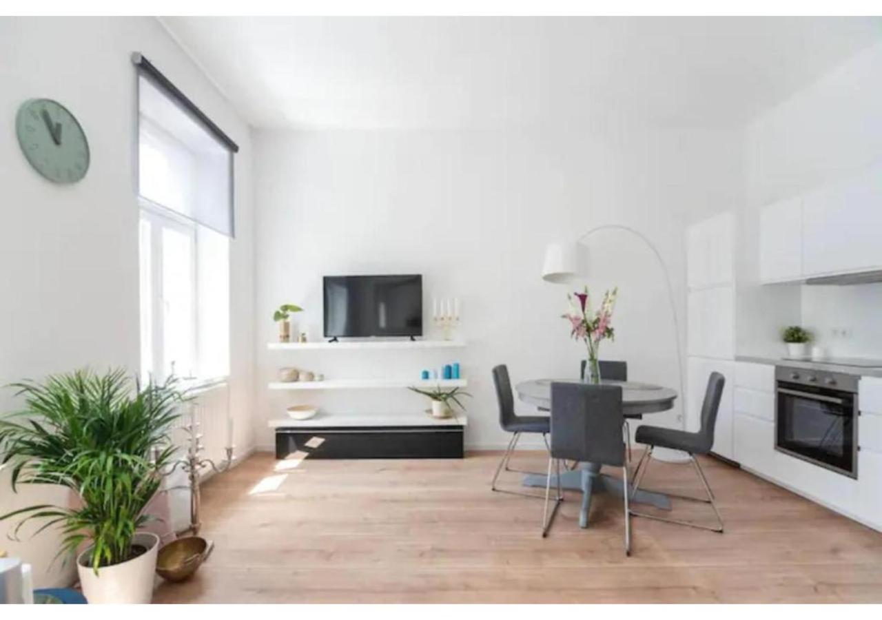 Luxurious And Bright, 5 Min To City Center Appartement Wenen Buitenkant foto