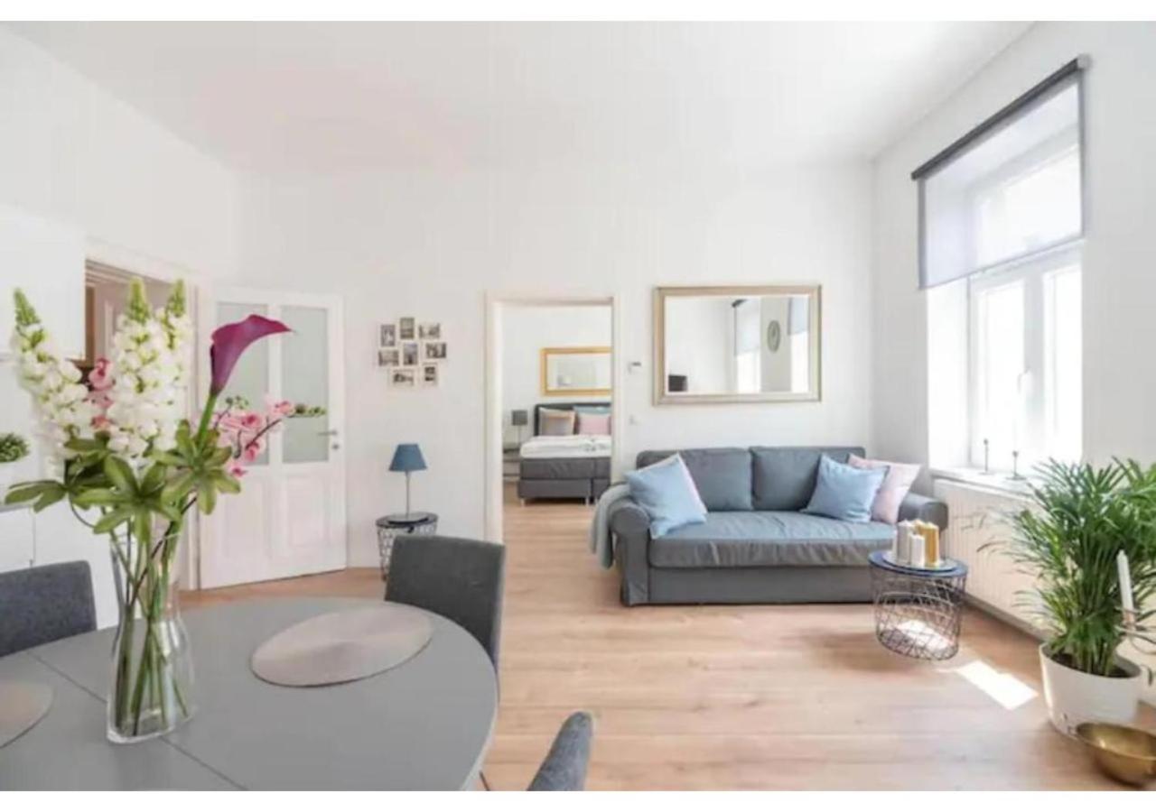Luxurious And Bright, 5 Min To City Center Appartement Wenen Buitenkant foto