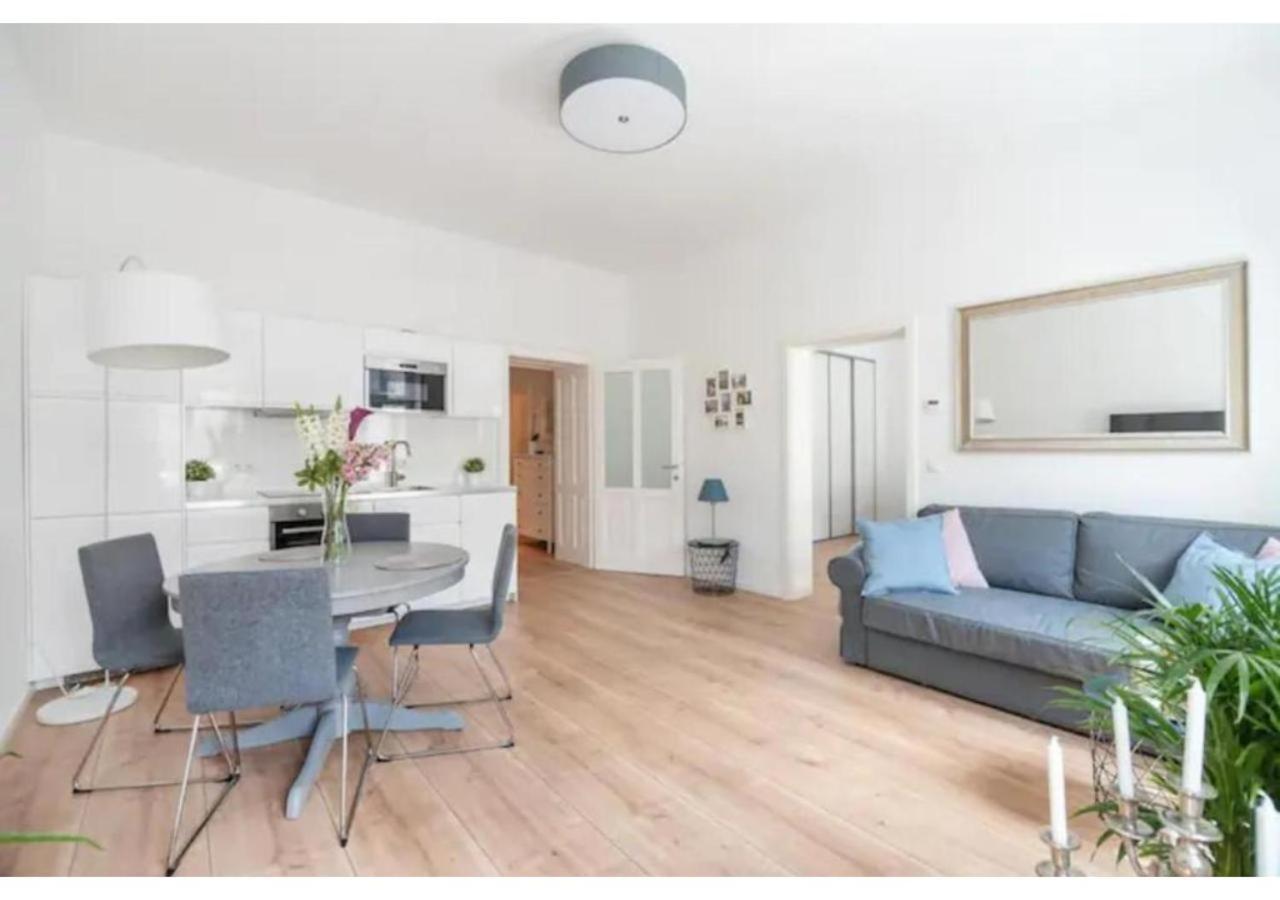 Luxurious And Bright, 5 Min To City Center Appartement Wenen Buitenkant foto