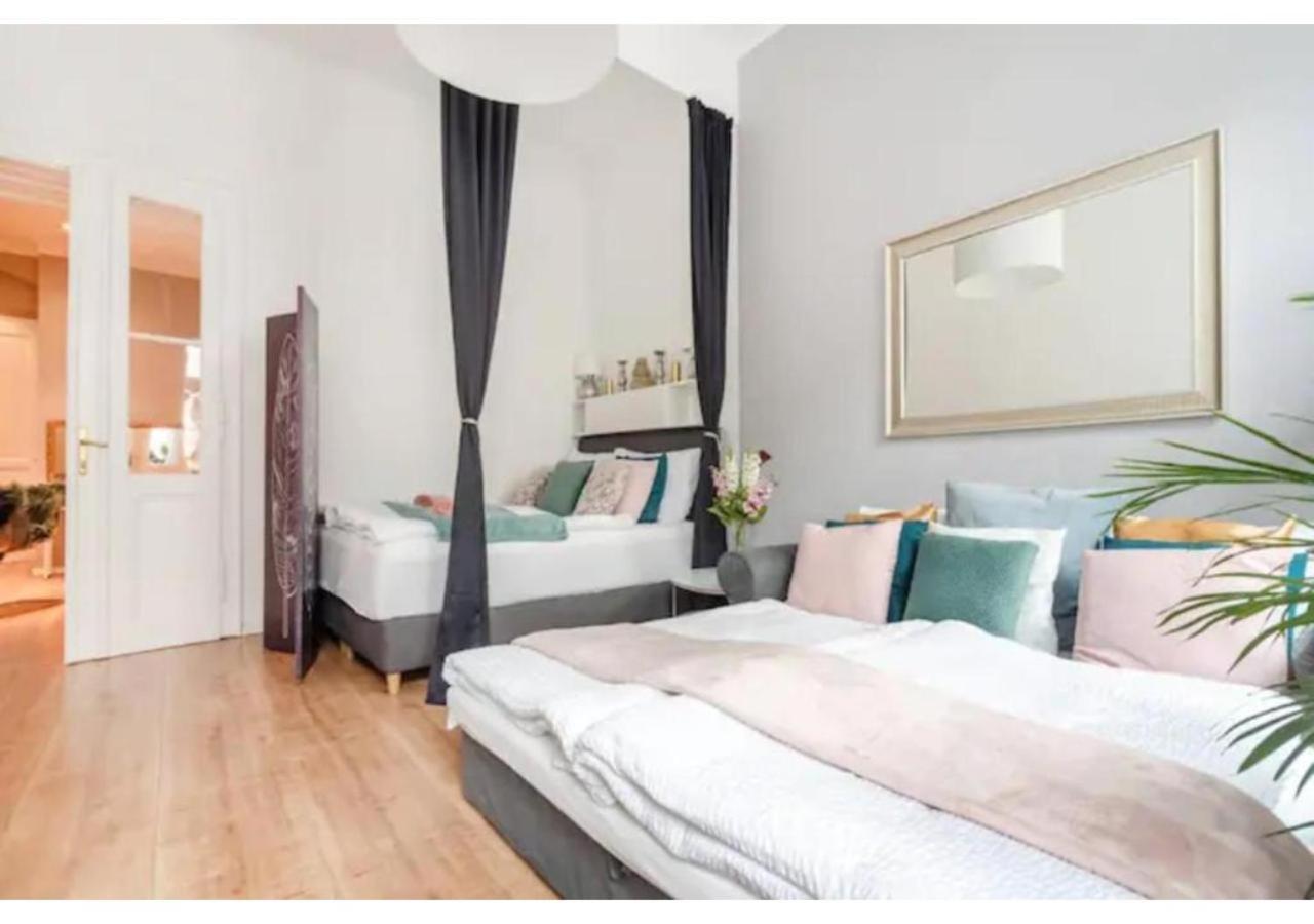 Luxurious And Bright, 5 Min To City Center Appartement Wenen Buitenkant foto