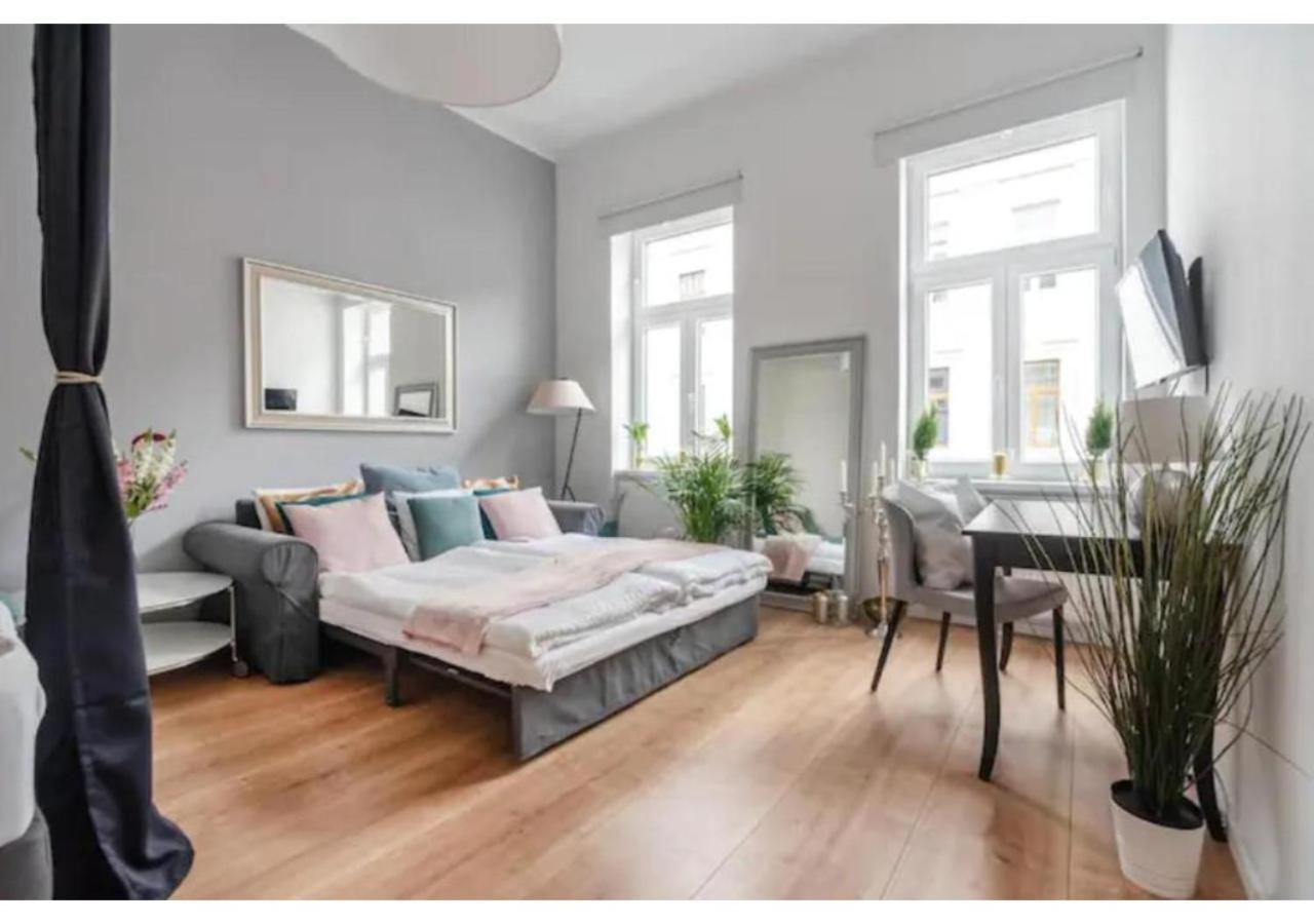 Luxurious And Bright, 5 Min To City Center Appartement Wenen Buitenkant foto