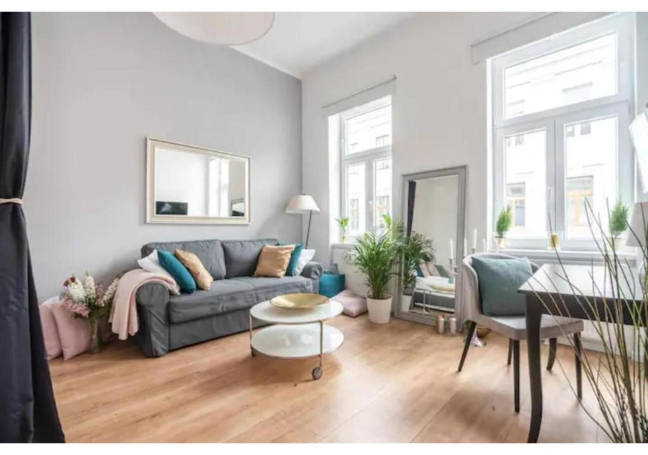 Luxurious And Bright, 5 Min To City Center Appartement Wenen Buitenkant foto