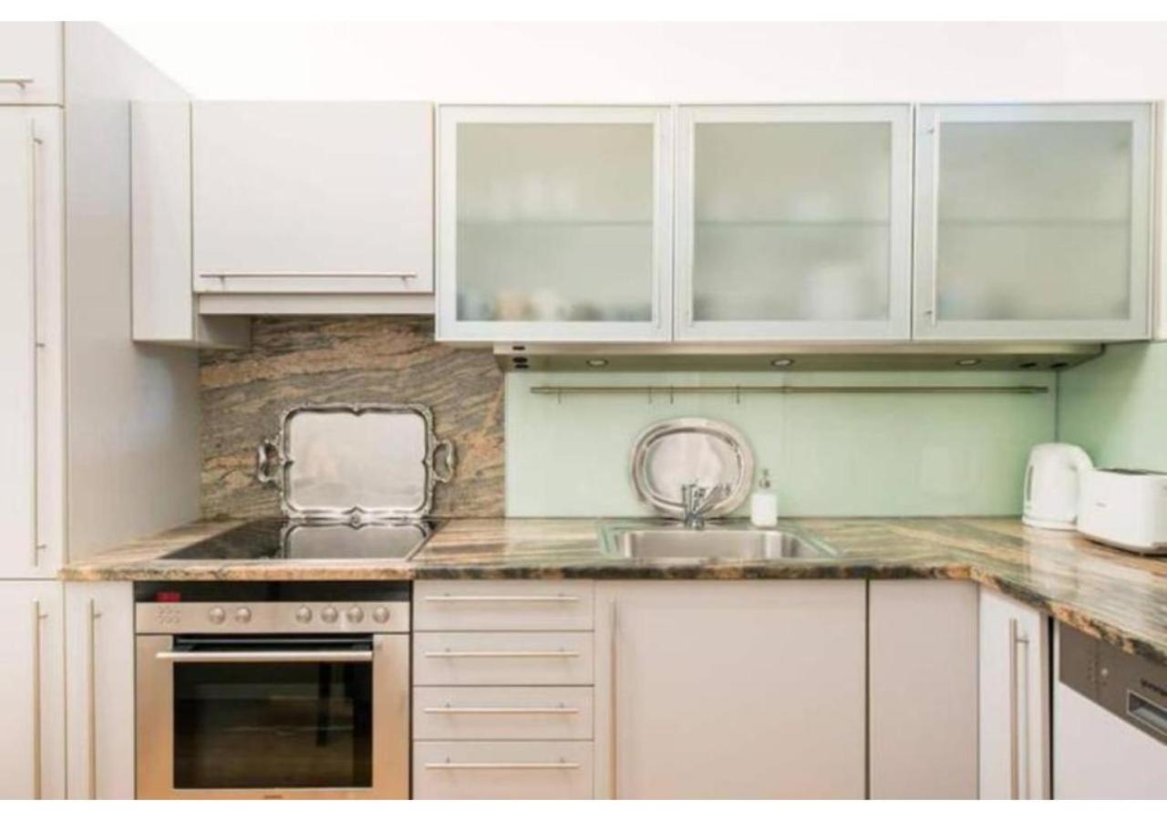 Luxurious And Bright, 5 Min To City Center Appartement Wenen Buitenkant foto