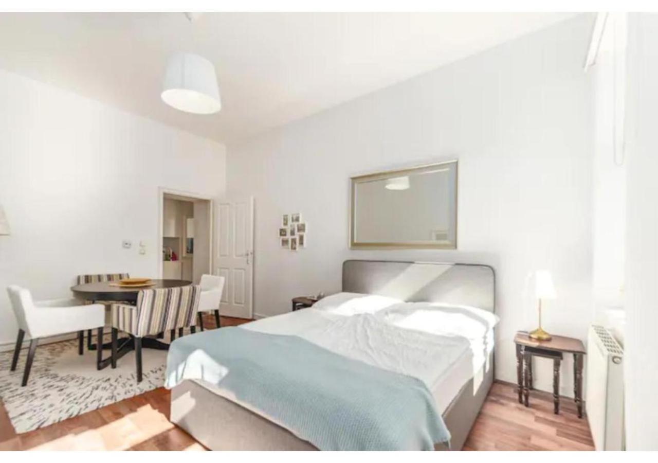 Luxurious And Bright, 5 Min To City Center Appartement Wenen Buitenkant foto