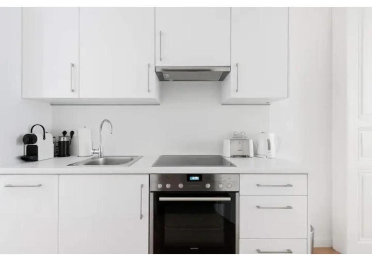 Luxurious And Bright, 5 Min To City Center Appartement Wenen Buitenkant foto