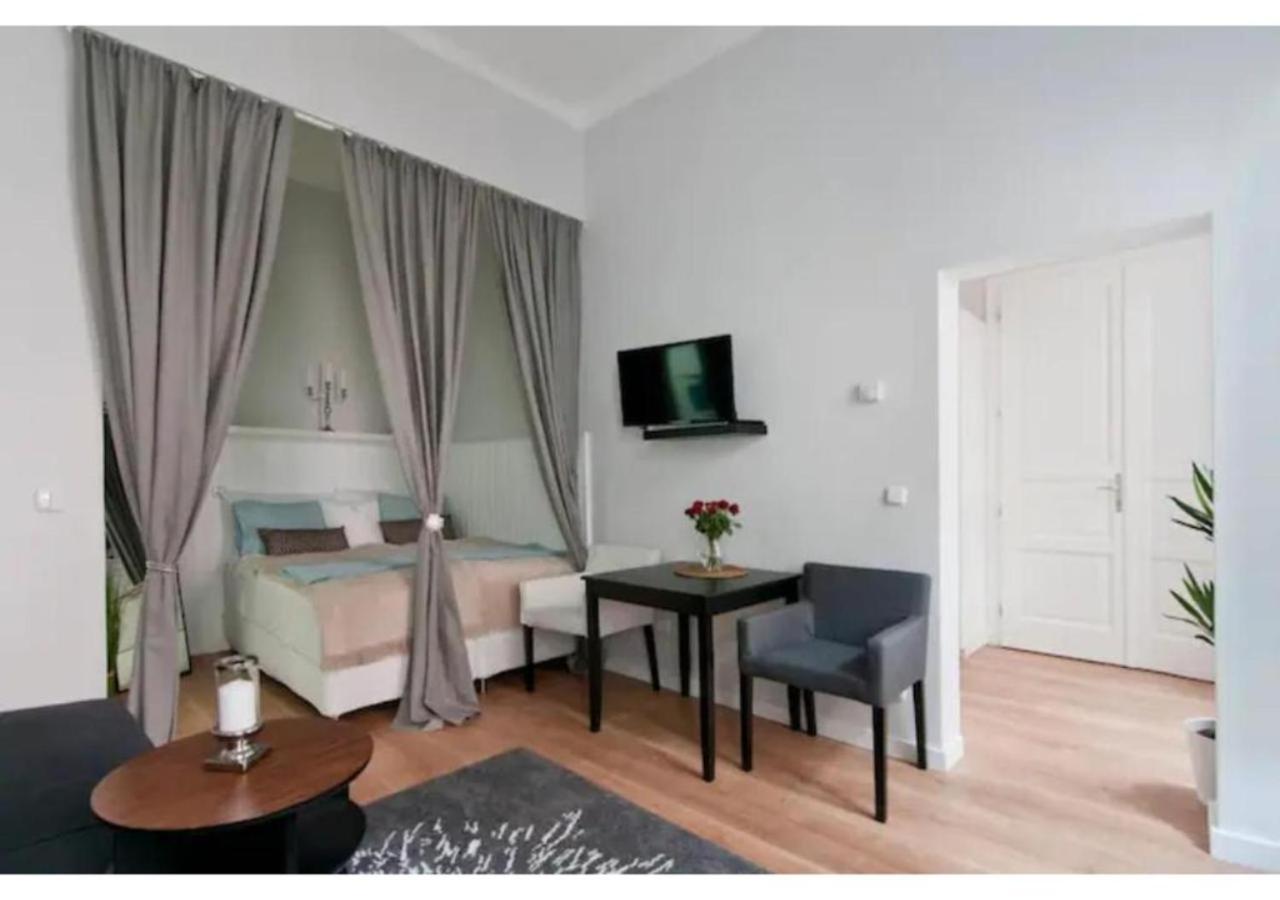 Luxurious And Bright, 5 Min To City Center Appartement Wenen Buitenkant foto