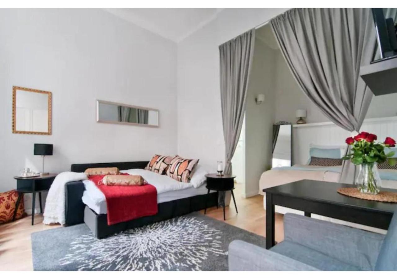 Luxurious And Bright, 5 Min To City Center Appartement Wenen Buitenkant foto