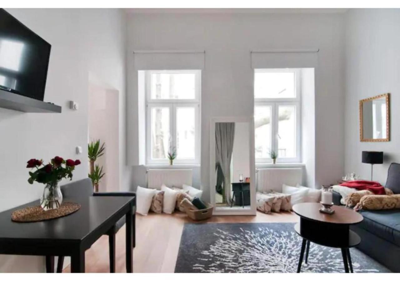 Luxurious And Bright, 5 Min To City Center Appartement Wenen Buitenkant foto