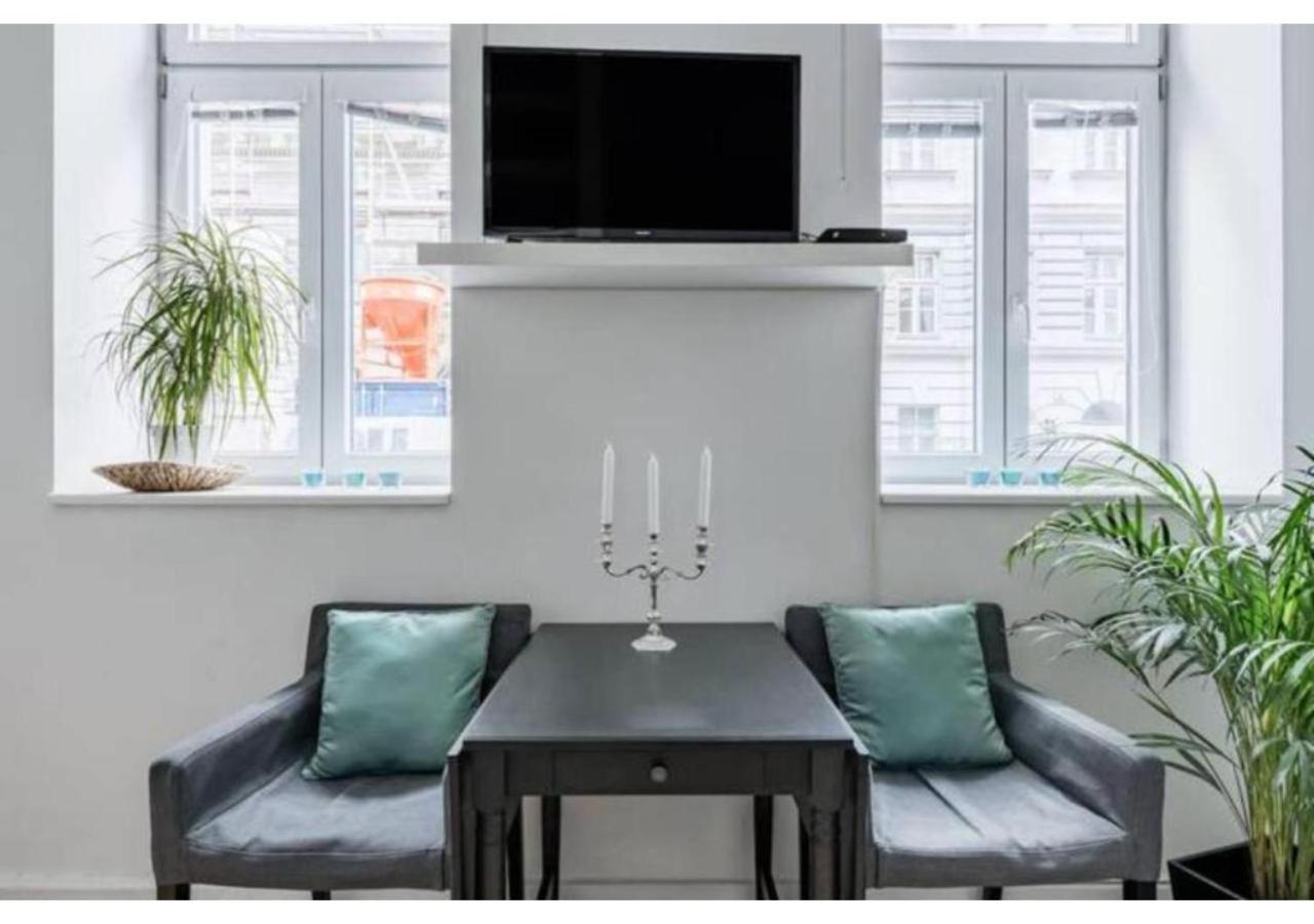 Luxurious And Bright, 5 Min To City Center Appartement Wenen Buitenkant foto