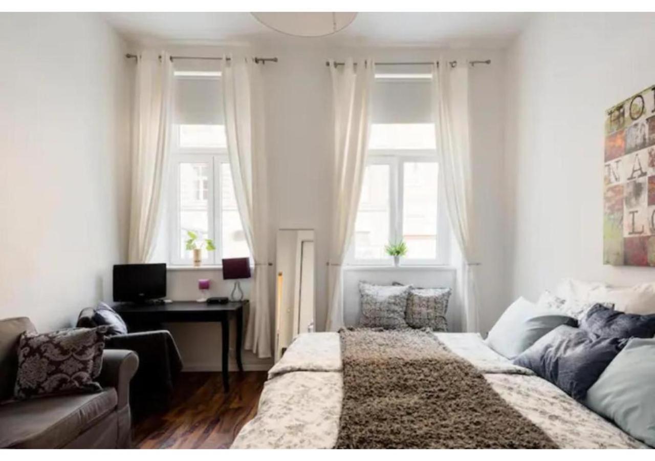 Luxurious And Bright, 5 Min To City Center Appartement Wenen Buitenkant foto
