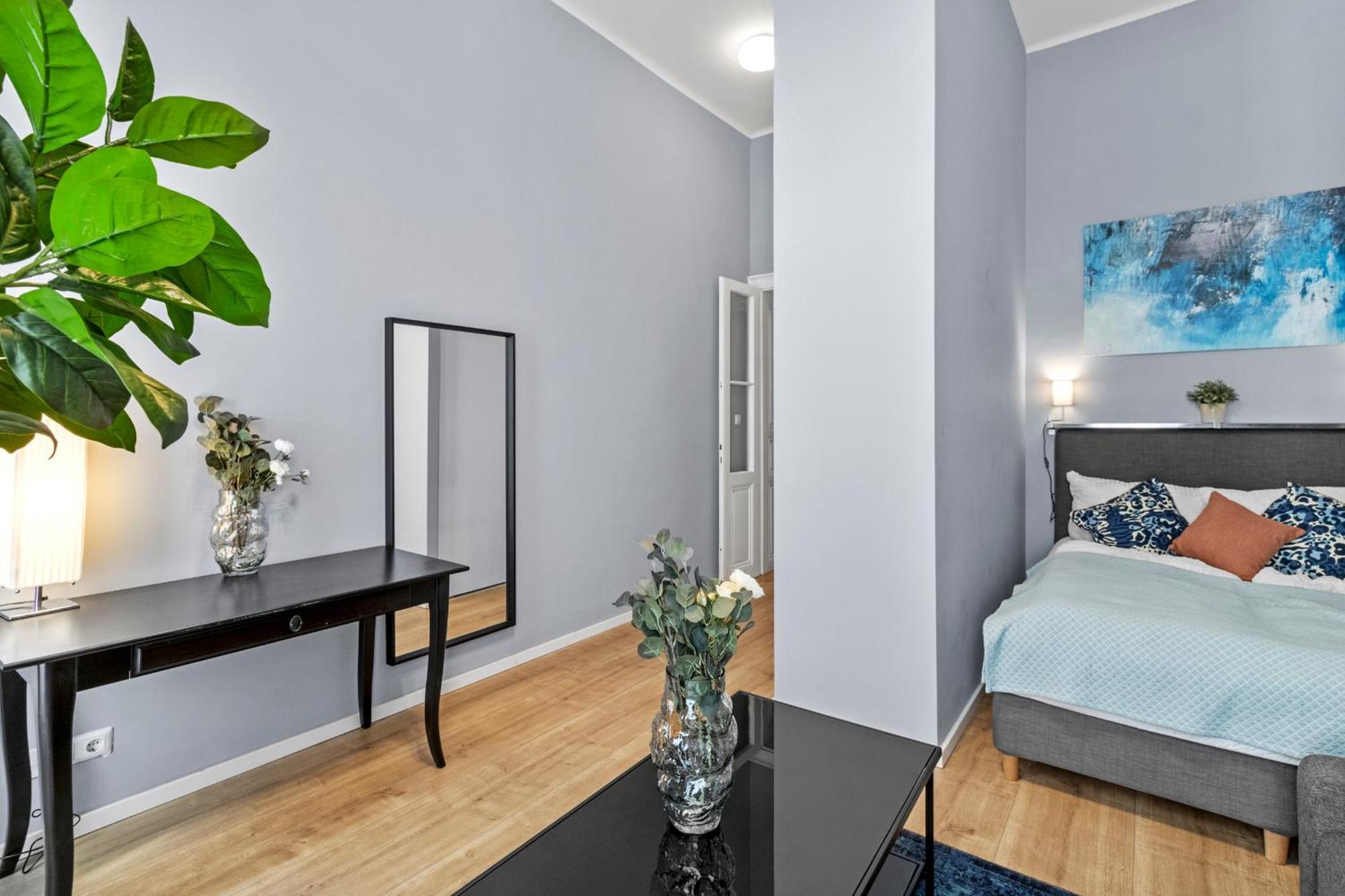 Luxurious And Bright, 5 Min To City Center Appartement Wenen Buitenkant foto