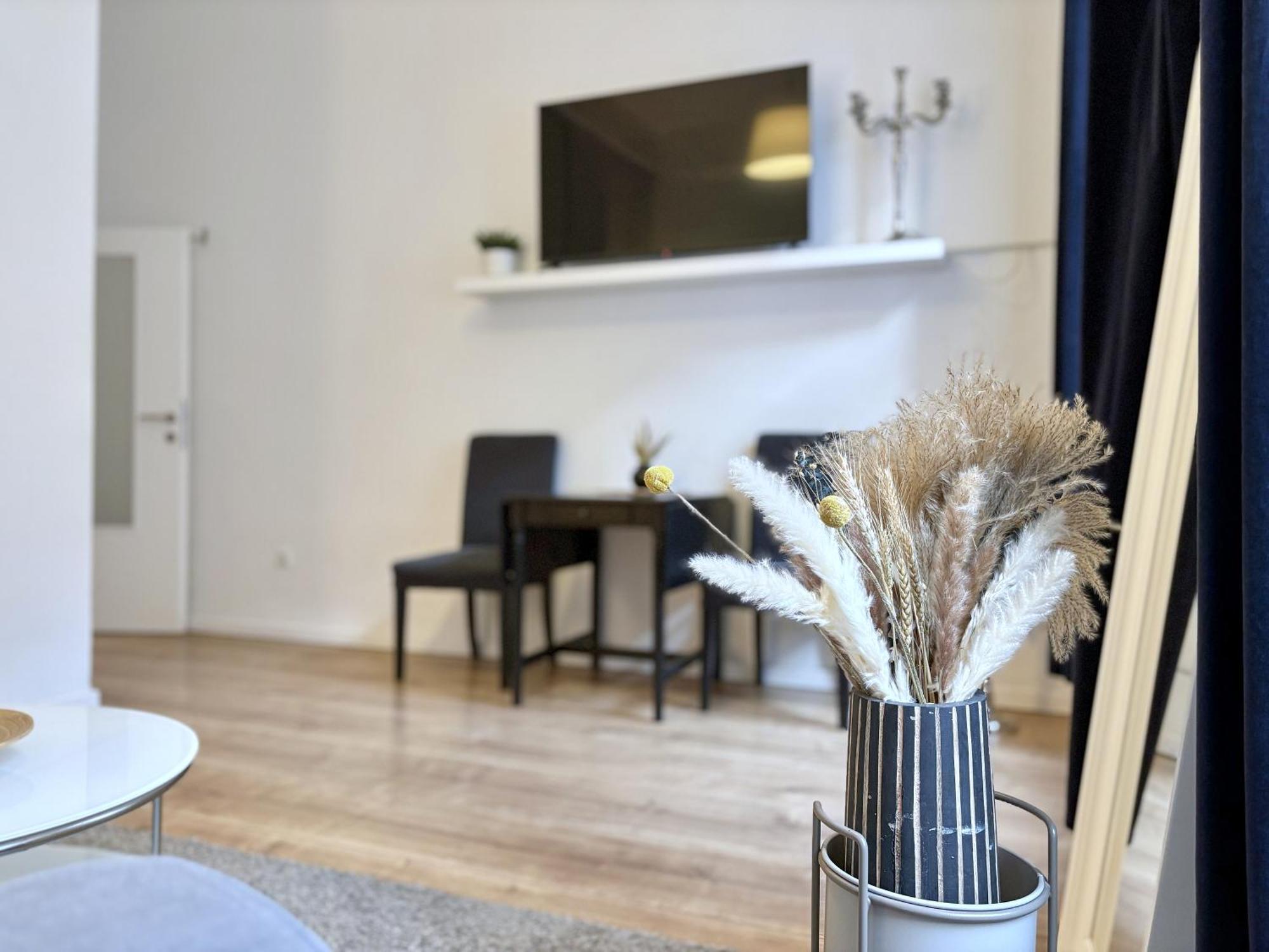 Luxurious And Bright, 5 Min To City Center Appartement Wenen Buitenkant foto
